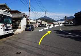 道なりに右カーブ